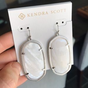 Kendra Scott Danielle Earrings white MOP